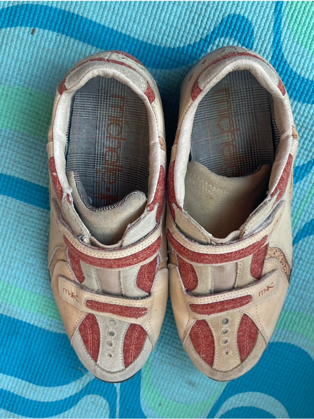 MK cream and red sneakers with red and beige color blocking #retro #colorblock